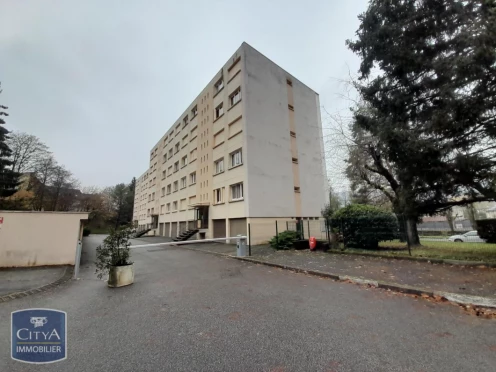 Parking à  Chambéry (73000),  pièces