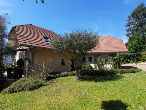 Maison à  Aix-les-Bains (73100), 6 pièces