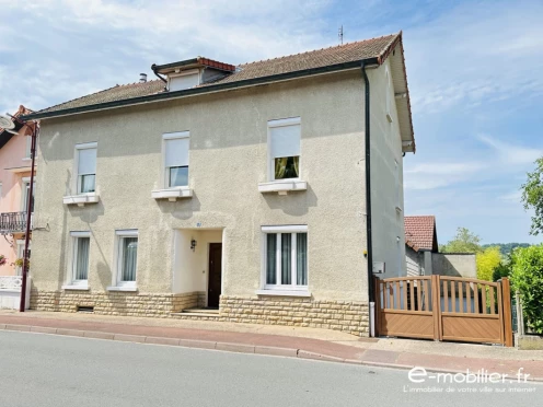 Maison à  Saint-Denis-de-Cabanne (42750), 8 pièces