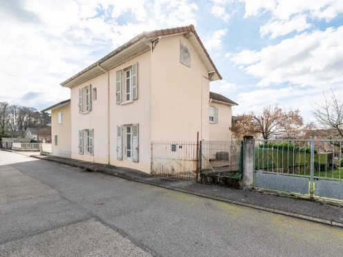 Maison à  Saint-Genix-sur-Guiers (73240), 4 pièces