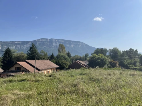 Terrain à  Saint-Alban-de-Montbel (73610),  pièces